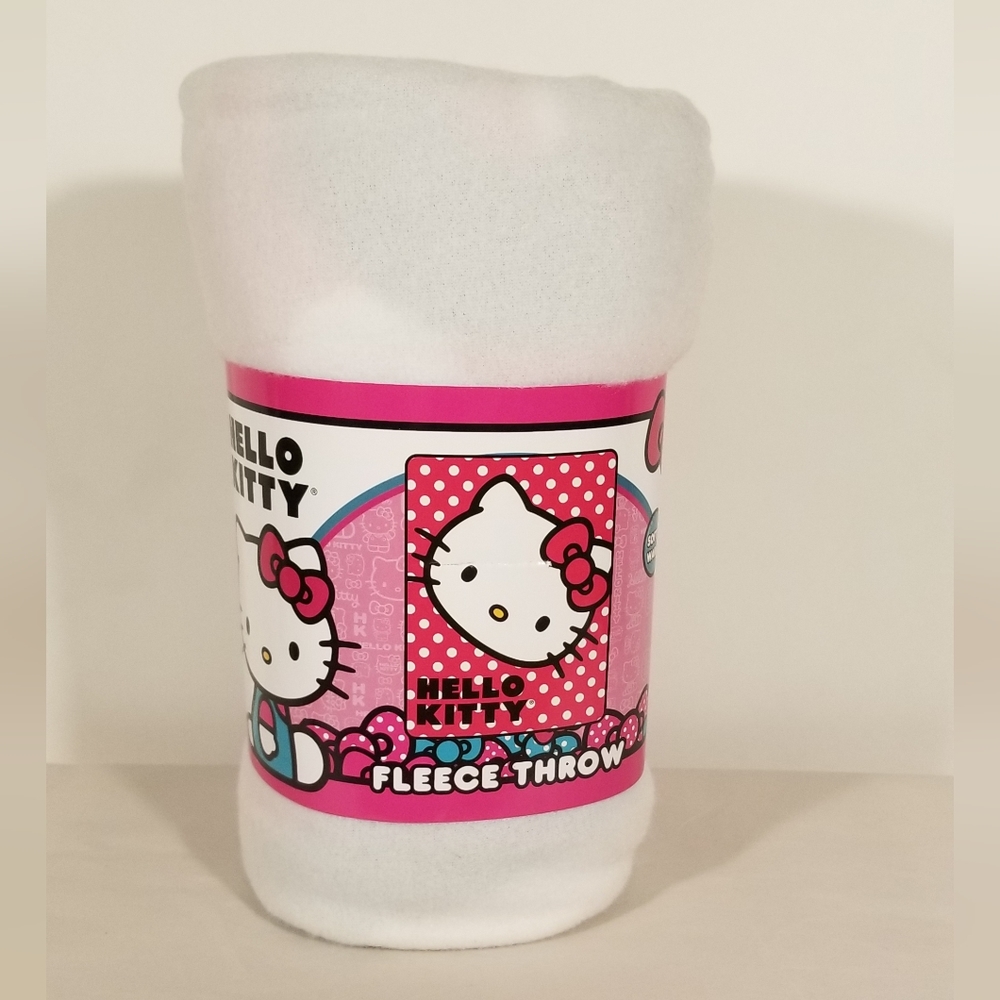 Hello Kitty Polka Dot Kitty Fleece Throw NWT CVS 2019